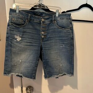 LN Torrid Burmuda Short